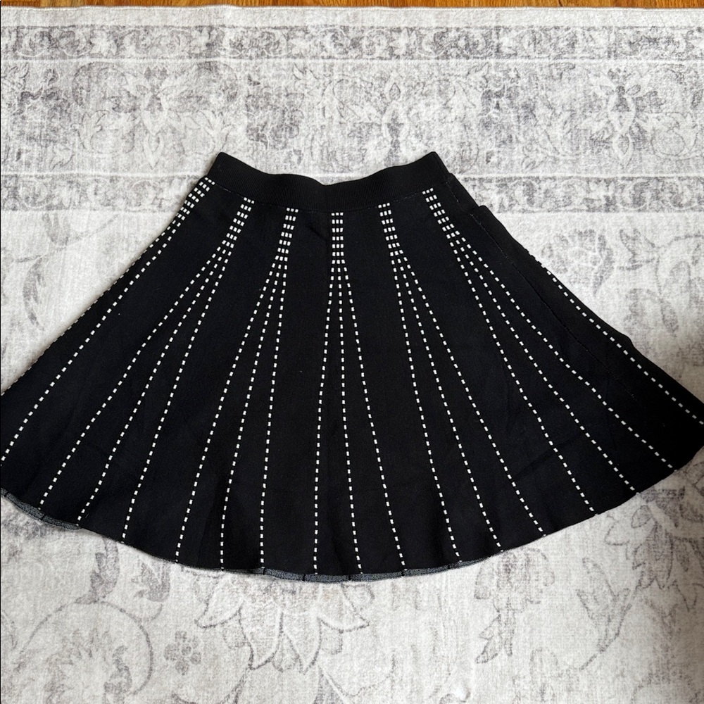 Club Monaco - Elegant Black Knitted Skirt with White Accents